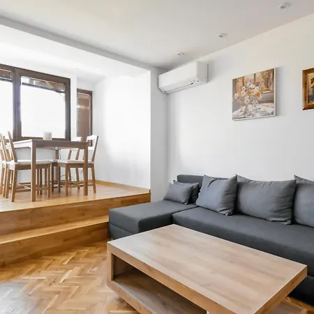 Split-level With Balcony דירה